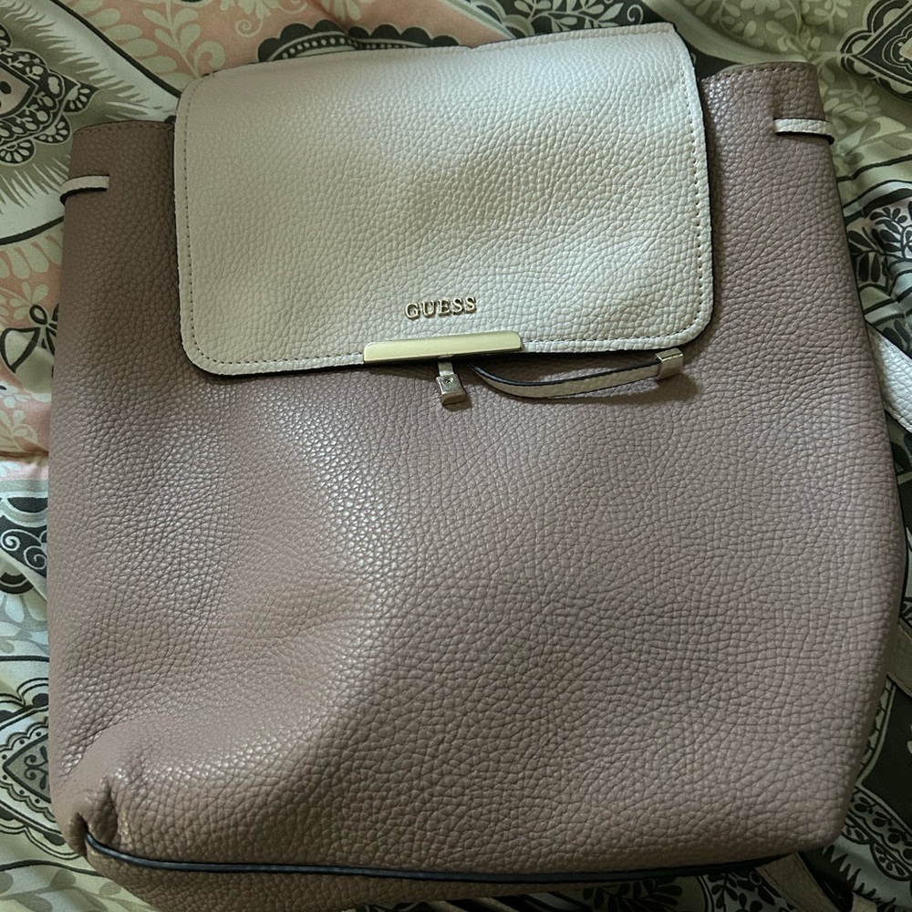 NWOT Guess backpack purse that has never been used.
